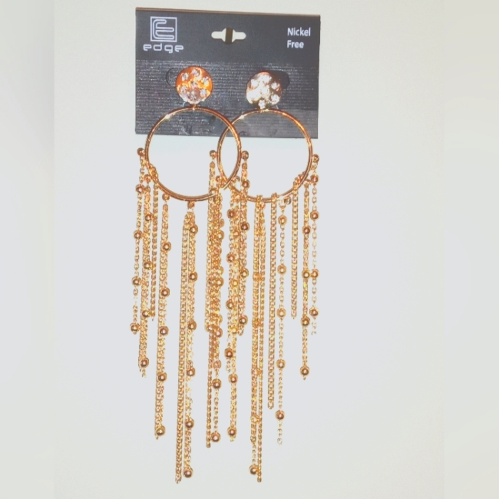 Women's dangling earrings